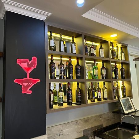 Hotel Aristocrat Батумі Екстер'єр фото