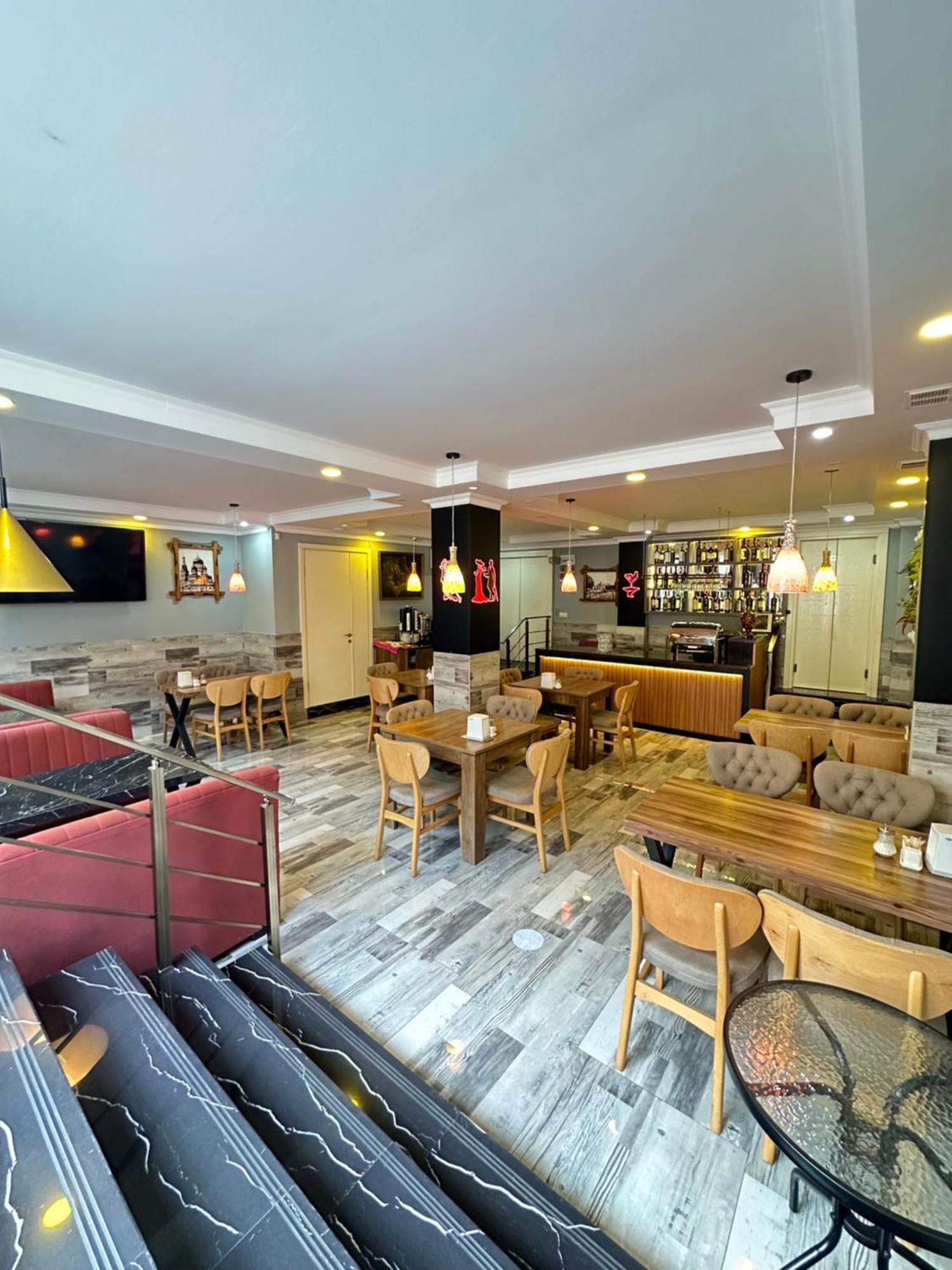 Hotel Aristocrat Батумі Екстер'єр фото