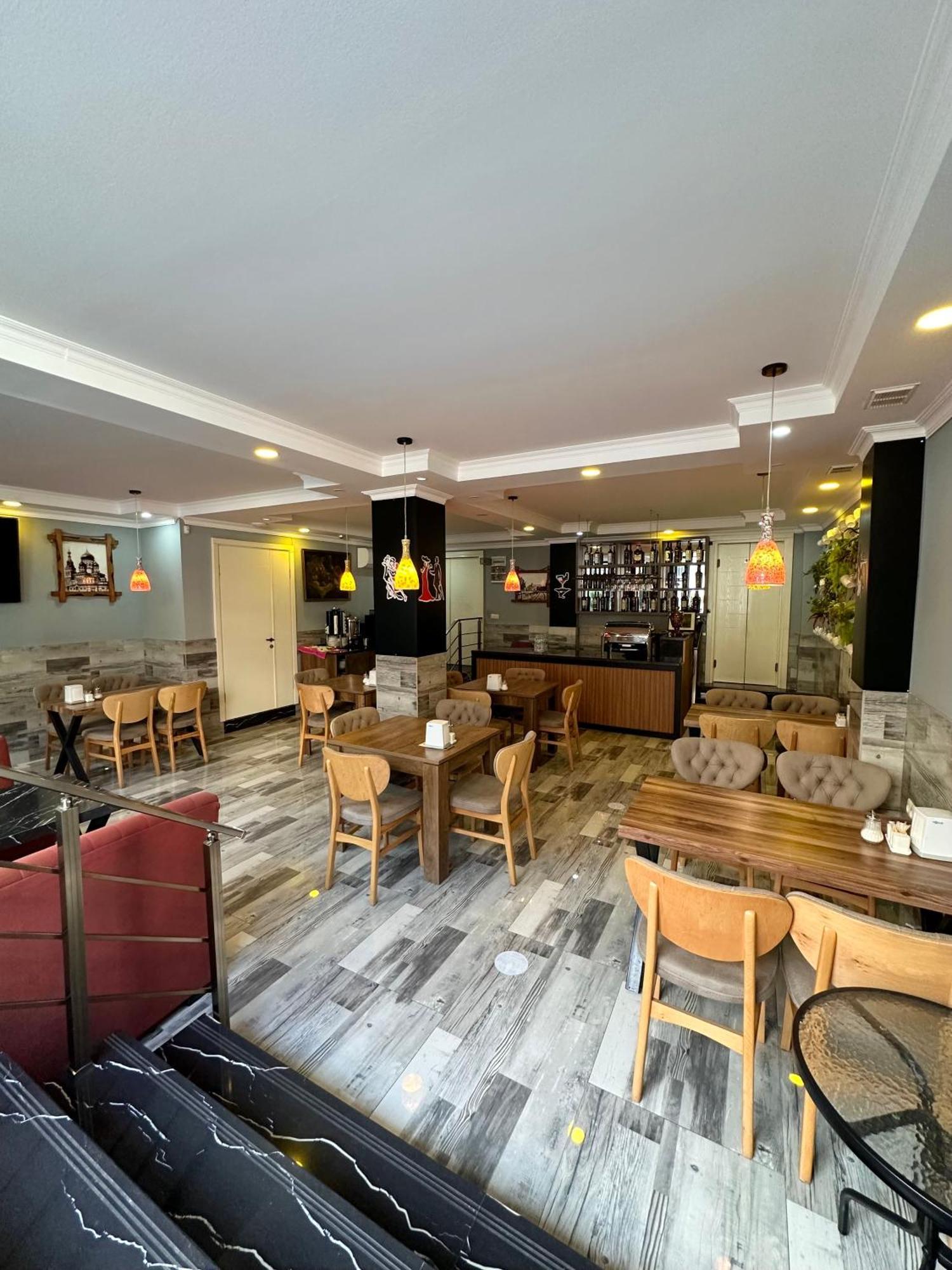 Hotel Aristocrat Батумі Екстер'єр фото