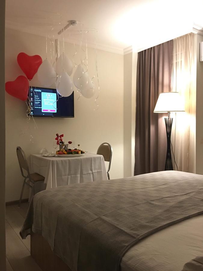 Hotel Aristocrat Батумі Екстер'єр фото