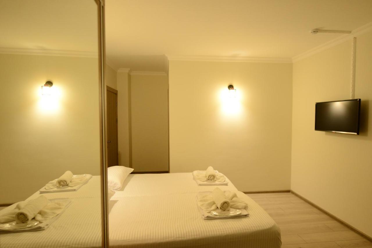 Hotel Aristocrat Батумі Екстер'єр фото