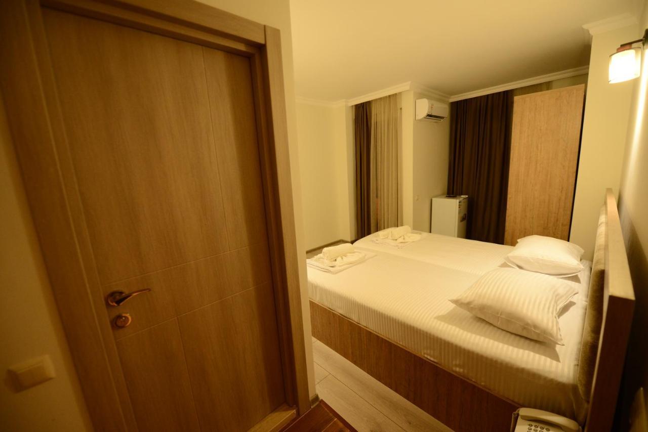 Hotel Aristocrat Батумі Екстер'єр фото