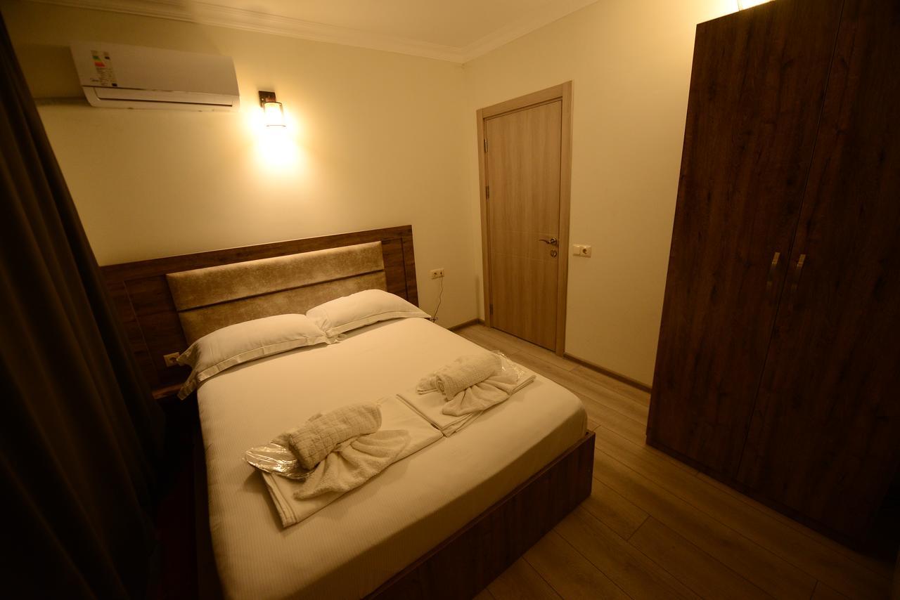 Hotel Aristocrat Батумі Екстер'єр фото