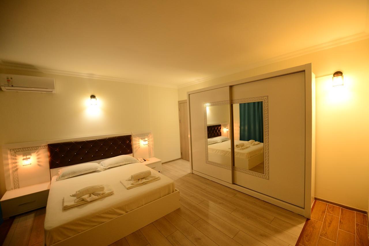 Hotel Aristocrat Батумі Екстер'єр фото