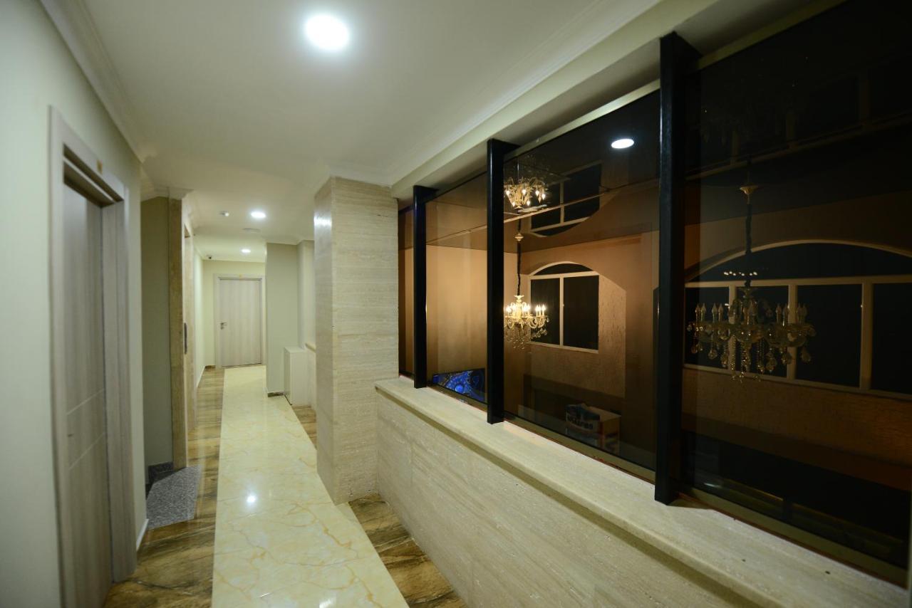 Hotel Aristocrat Батумі Екстер'єр фото