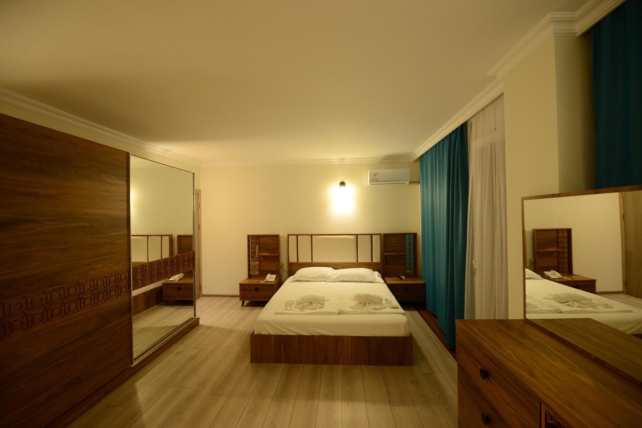 Hotel Aristocrat Батумі Екстер'єр фото