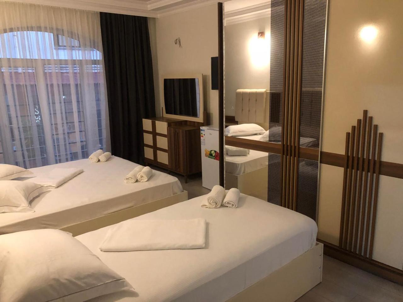 Hotel Aristocrat Батумі Екстер'єр фото