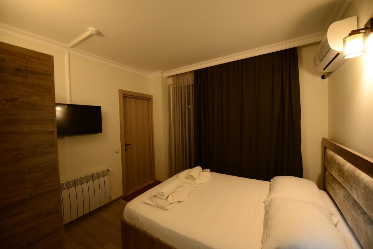 Hotel Aristocrat Батумі Екстер'єр фото