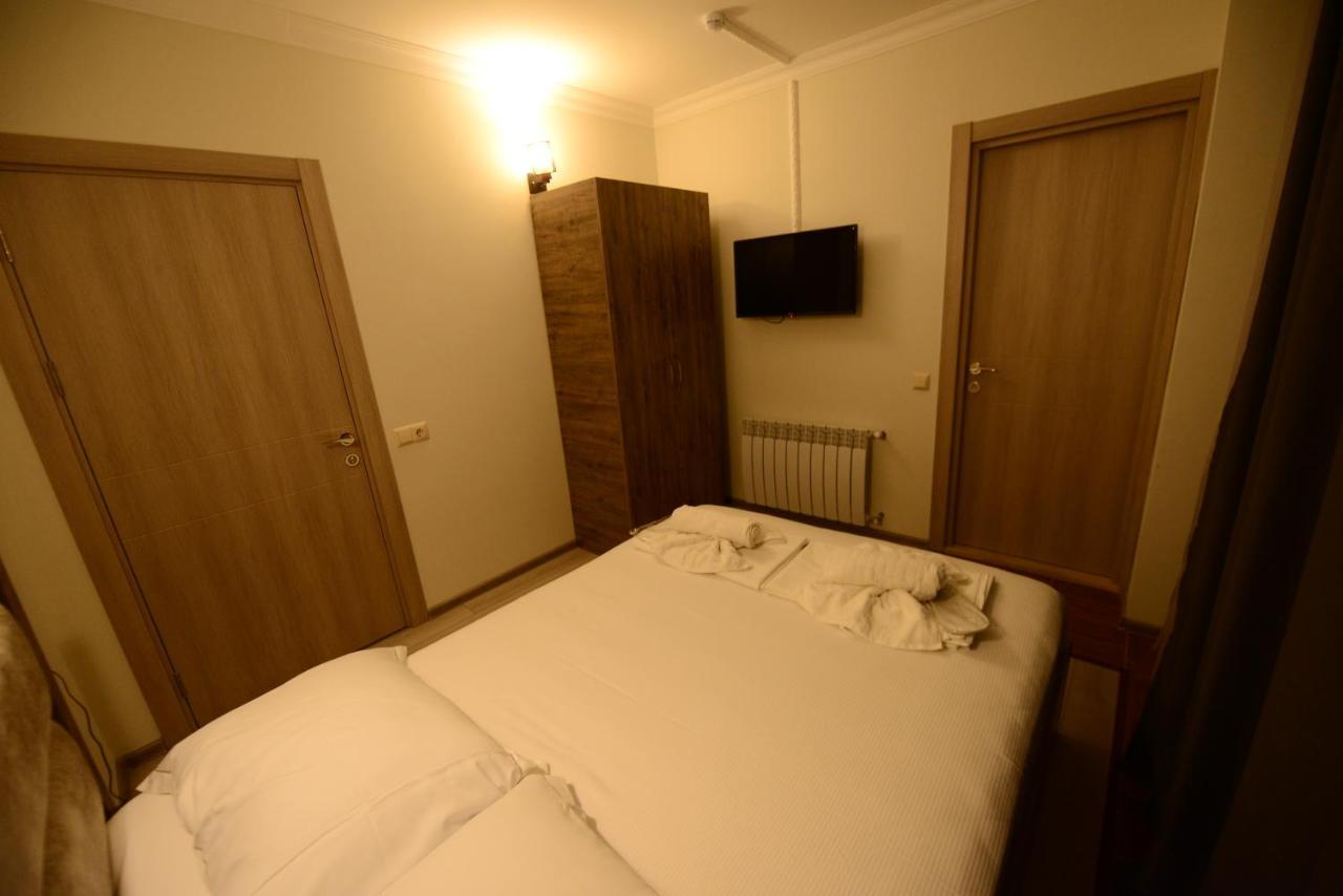 Hotel Aristocrat Батумі Екстер'єр фото
