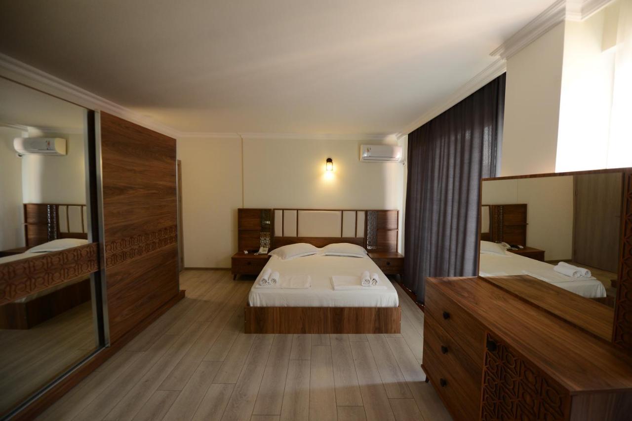 Hotel Aristocrat Батумі Екстер'єр фото