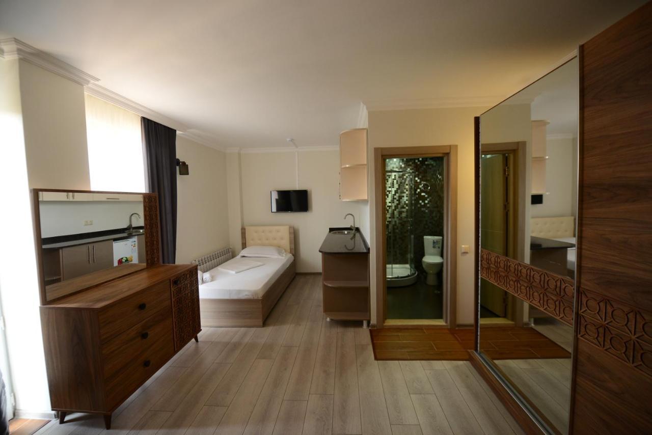 Hotel Aristocrat Батумі Екстер'єр фото